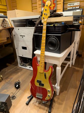 Fender P Bass in Burnt Red
